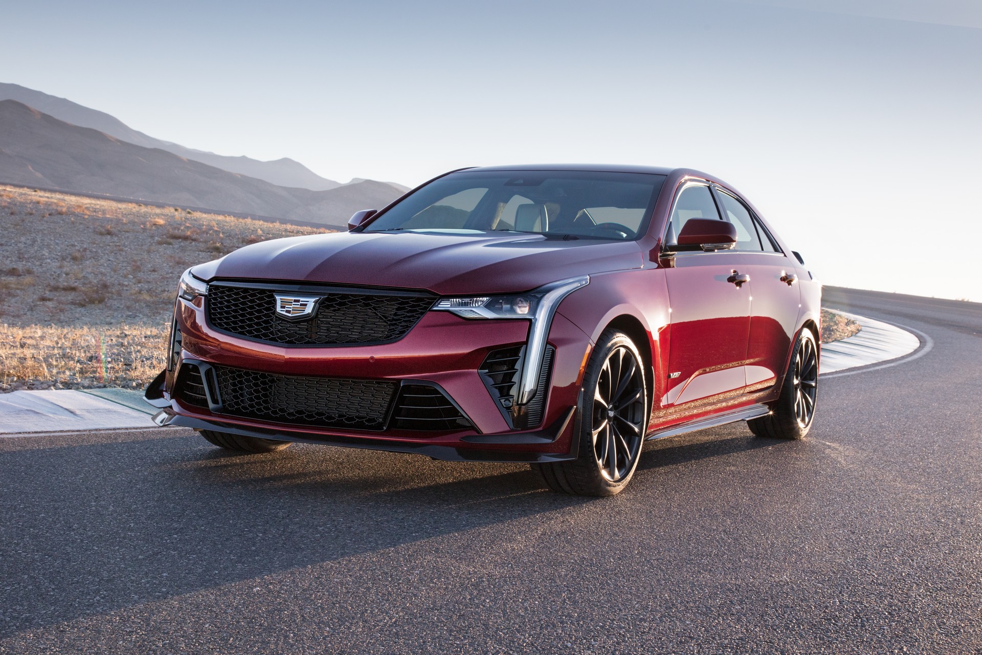 เปิดตัว 2022 Cadillac CT4V Blackwing ตัวแรง 472 แรงม้า