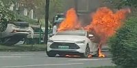 BYD Qin Plus DM-i ไฟไหม้หลังเกิดอุบัติเหตุชนกัน 3 คันต่อเนื่อง ในเมืองเฉิงตูของจีน