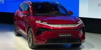 BYD Atto 8 เป็นรถรุ่นแรกของแบรนด์ในตลาดยุโรปที่รองรับระบบชาร์จเร็วพิเศษ (Flash Charging)